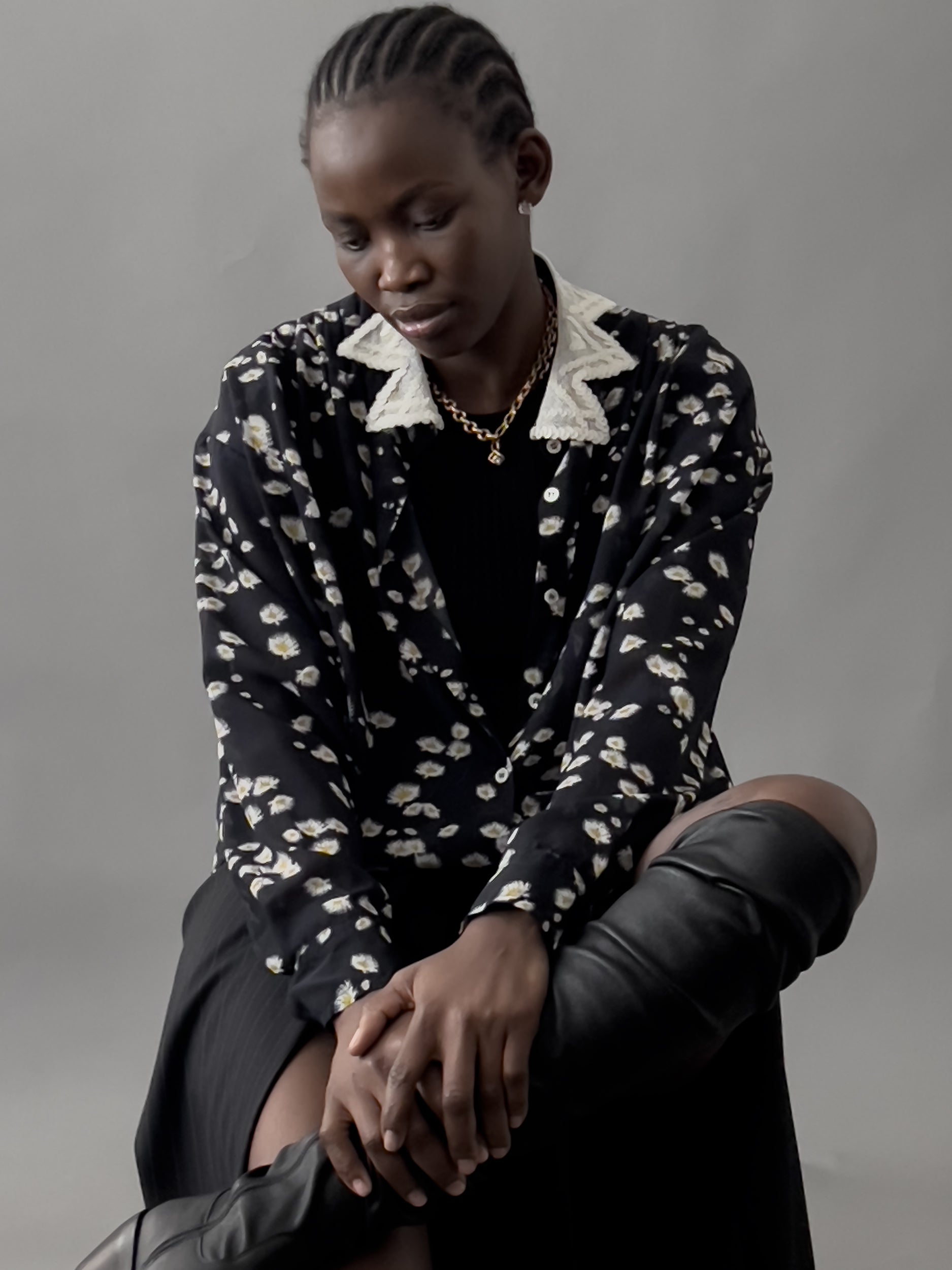 Ref. ZORI TOP 1 - b/w & yellow daisy print