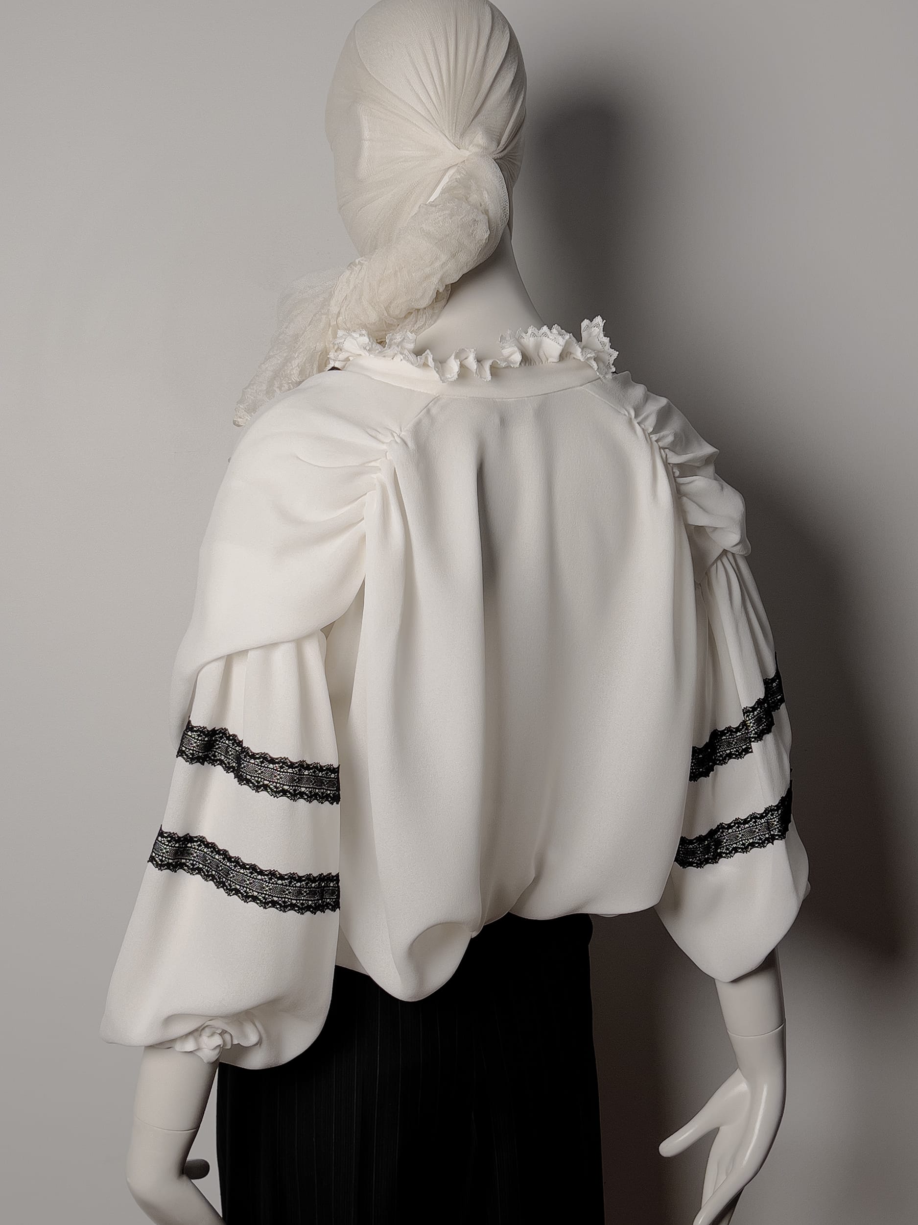 Ref. JANE BLOUSE - off white silk crepe with black lace trim