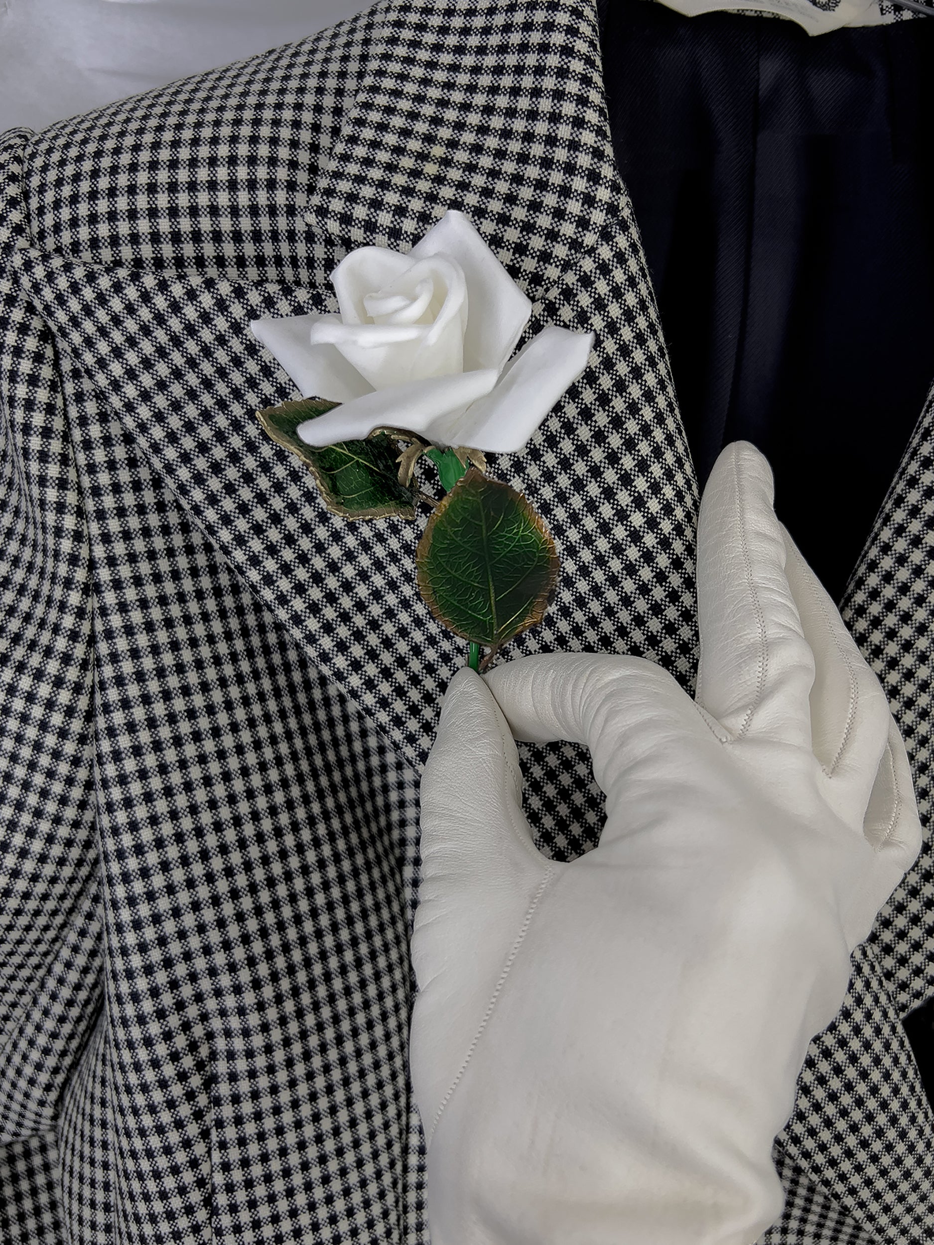 Ref. SHORT STEM ROSE BROOCH - white & green