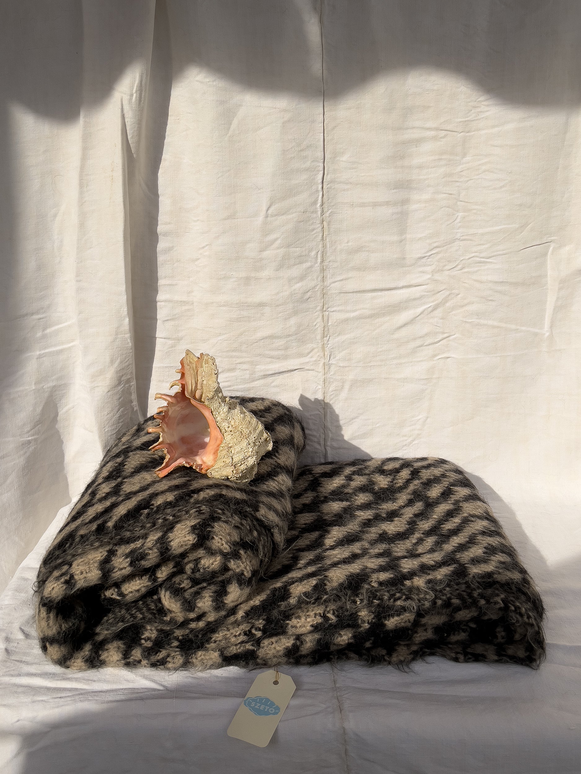Ref. "ARROW" blanket, 159 x 138 cm - taupe/brown