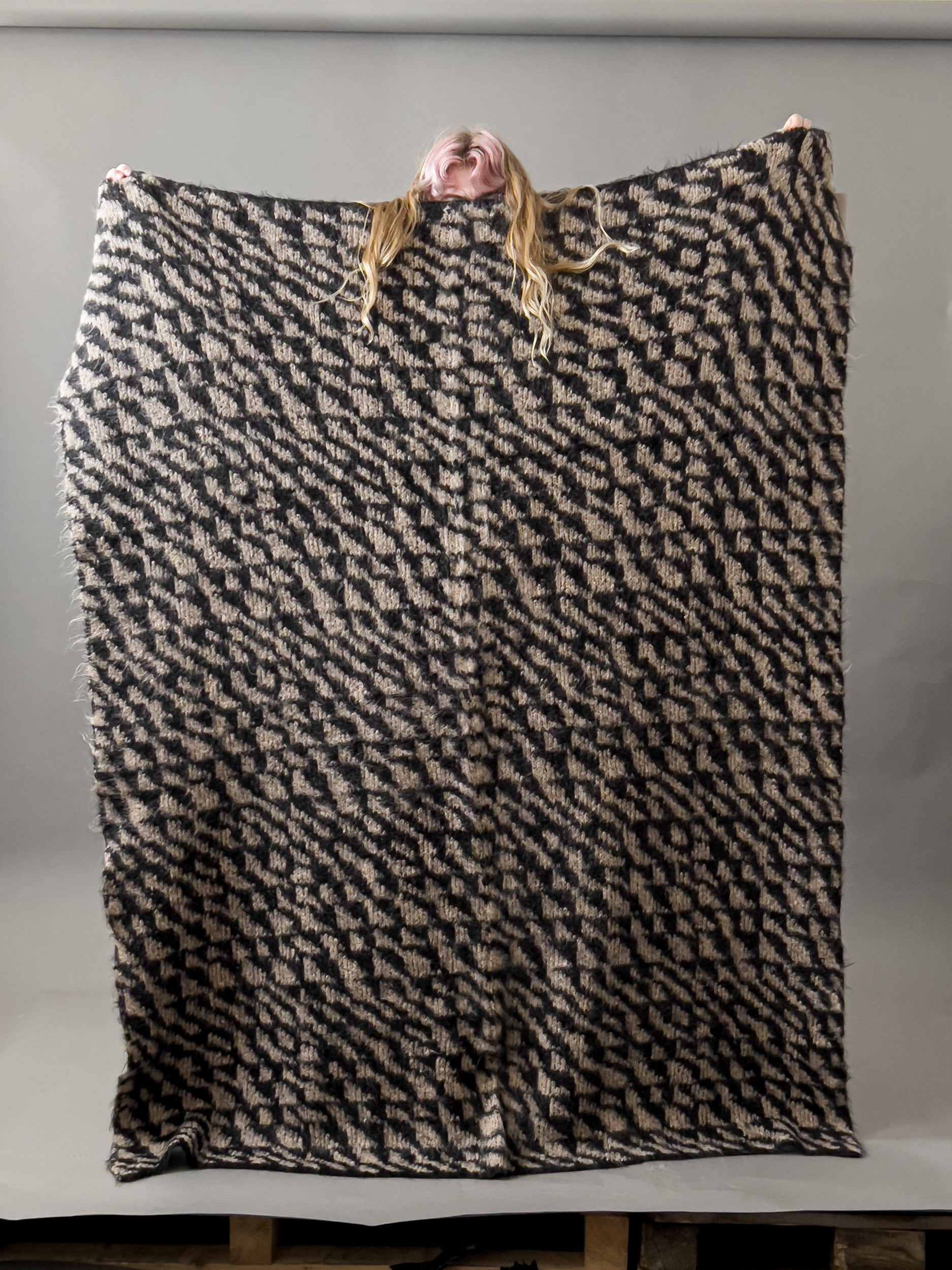 Ref. "ARROW" blanket, 159 x 138 cm - taupe/brown
