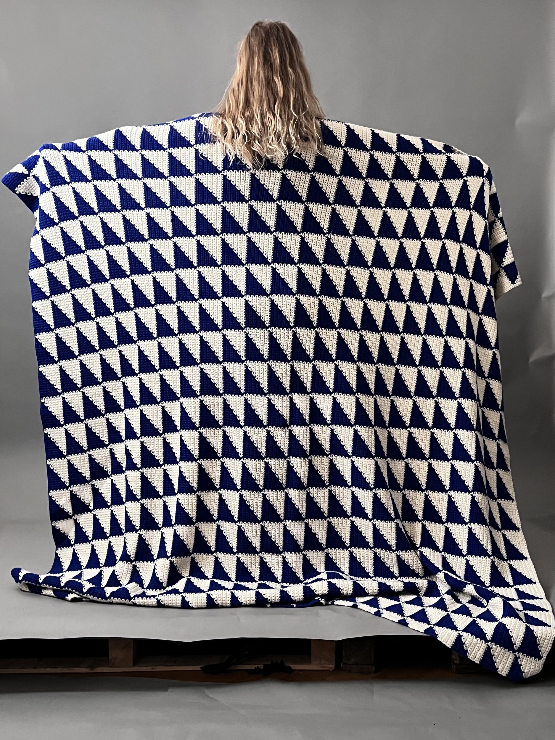 Ref. TRIANGLE BLANKET - 185 x156 cm - hand crochet