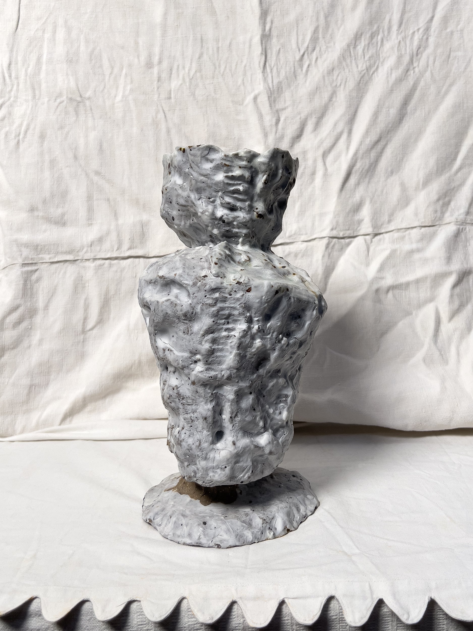 Ref. LIVIA SPINGA - white hand made clay vase