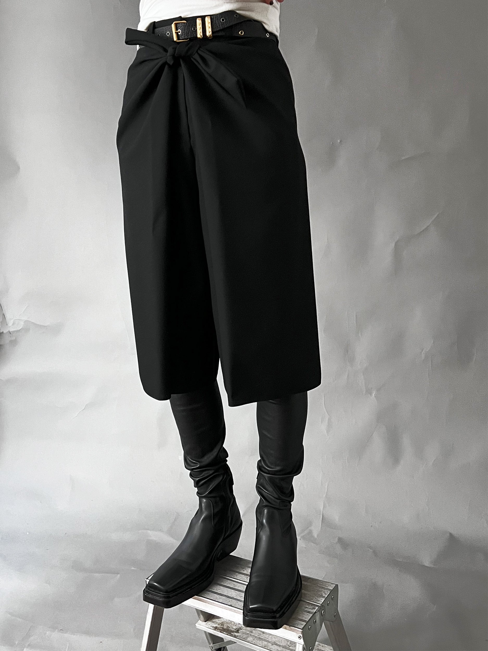 Ref. SVET P SK - black crepe wrap front shorts