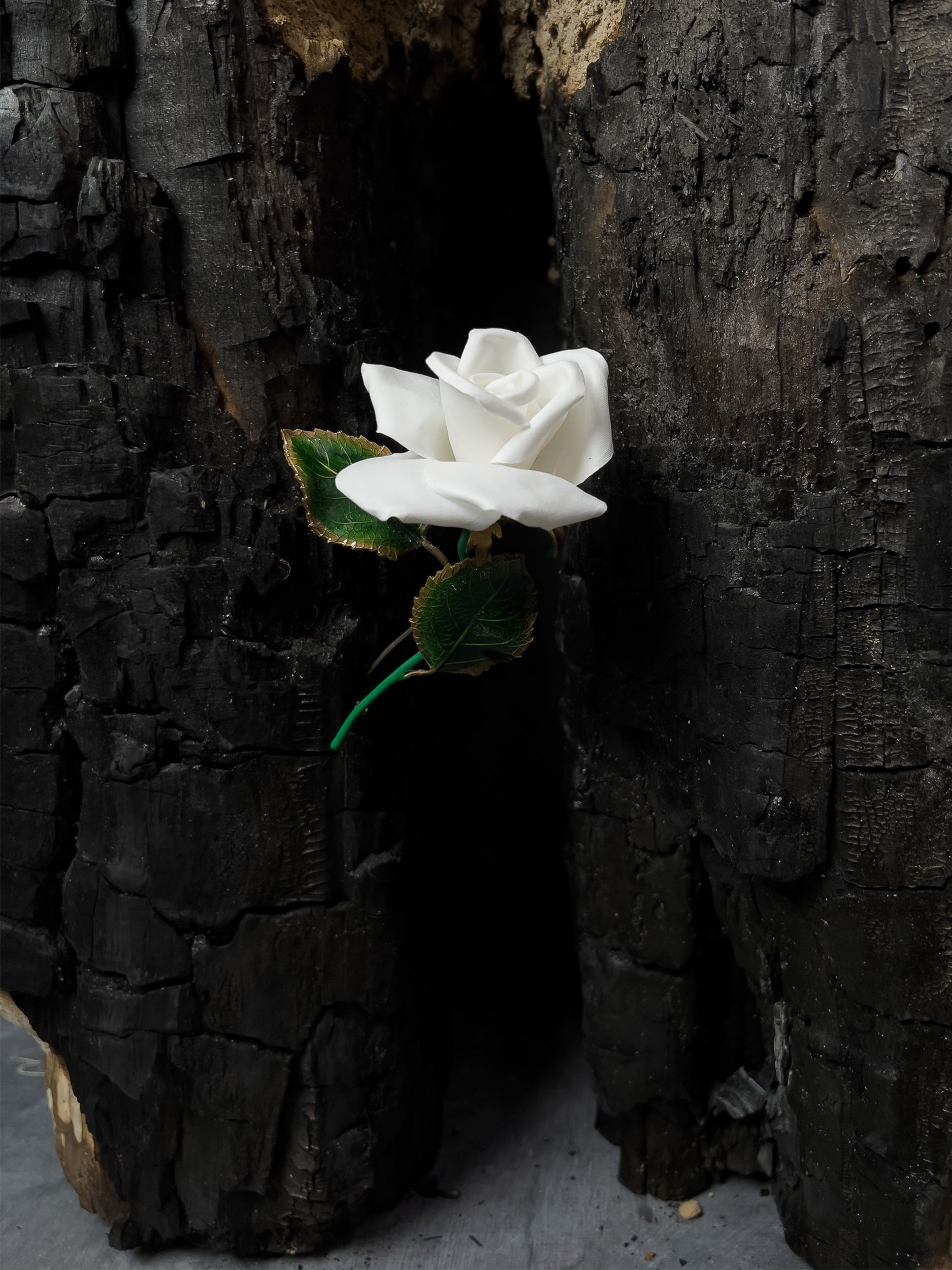 Ref. SHORT STEM ROSE BROOCH - white & green