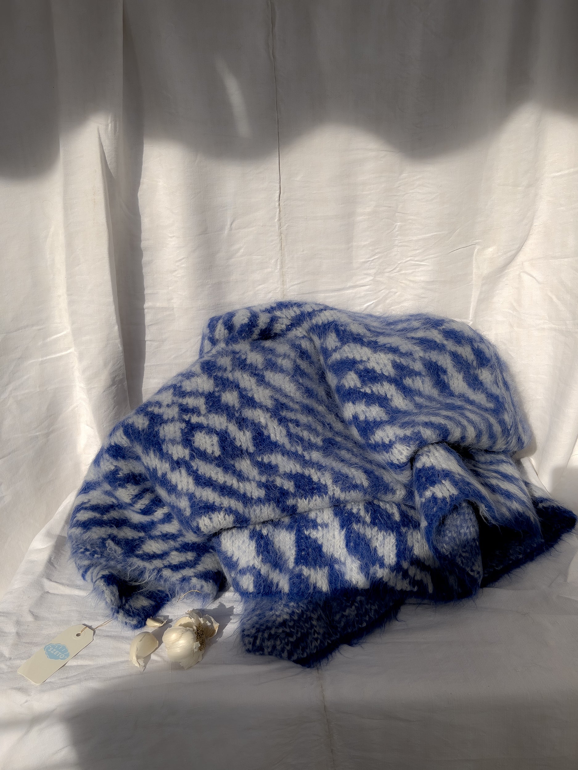 Ref. "ARROW" blanket, 176 x 196 cm - blue/off white