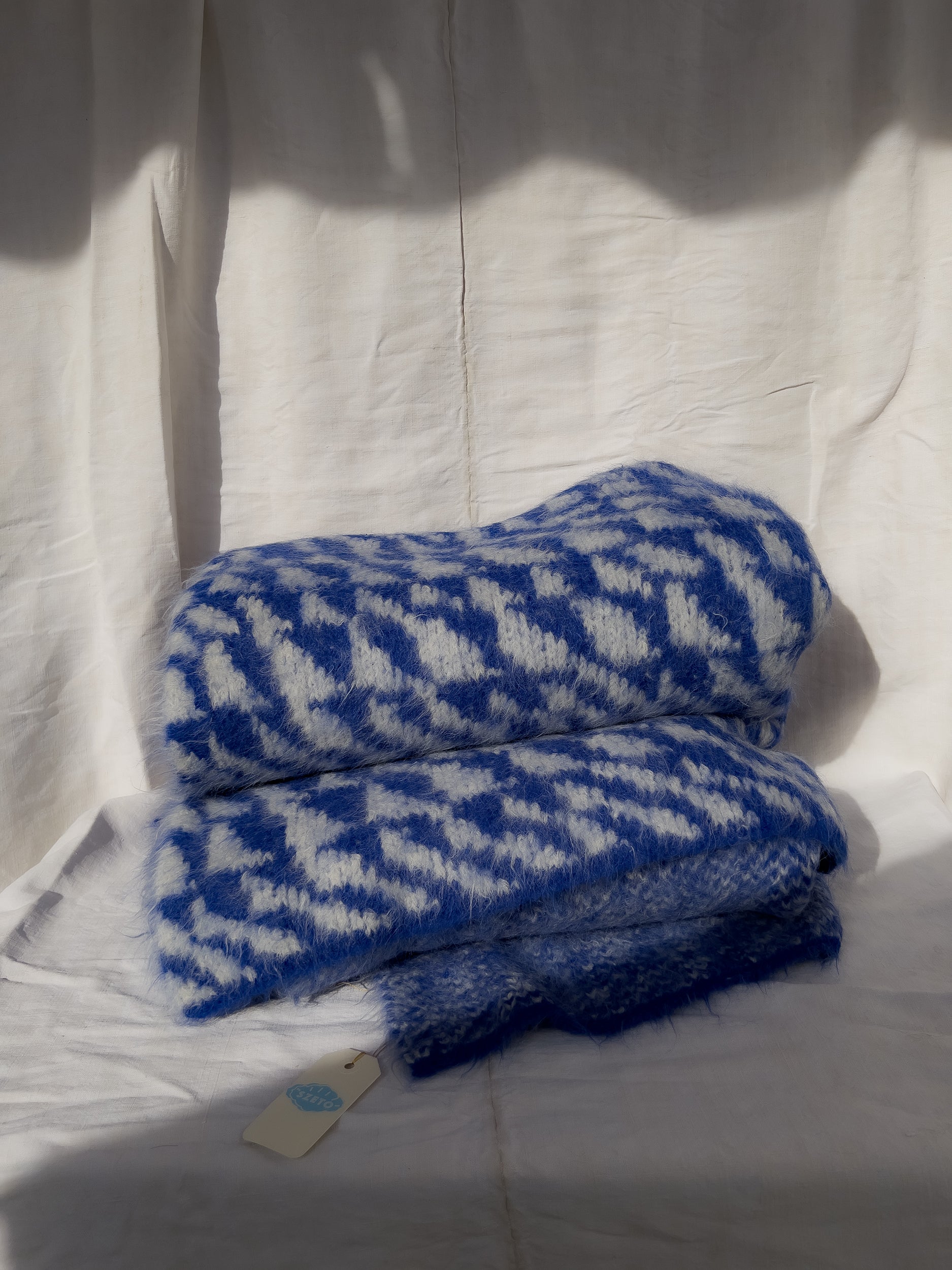 Ref. "ARROW" blanket, 176 x 196 cm - blue/off white