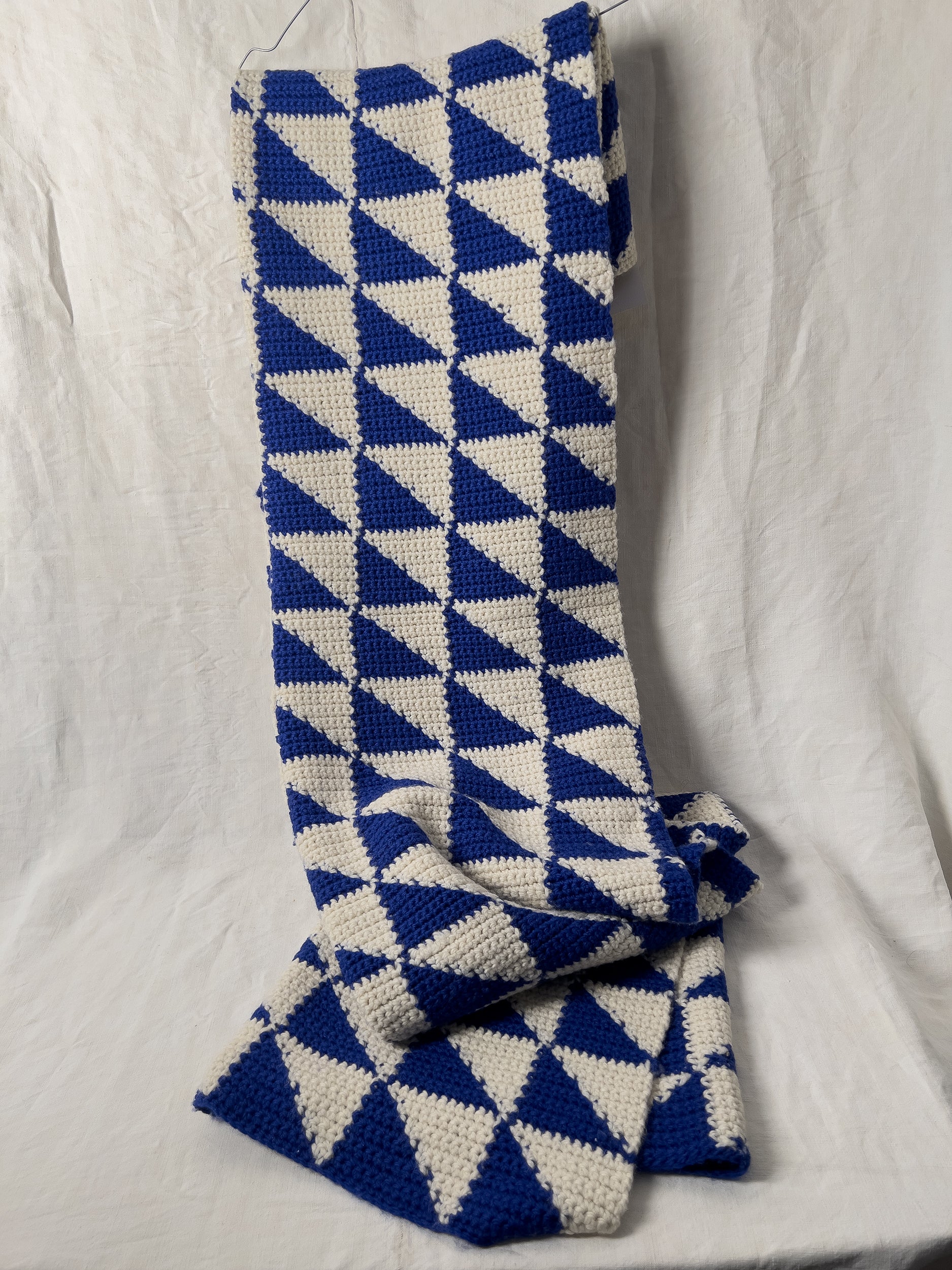 Ref. "TRIANGLE" blanket - 203 x 111 cm - hand crochet