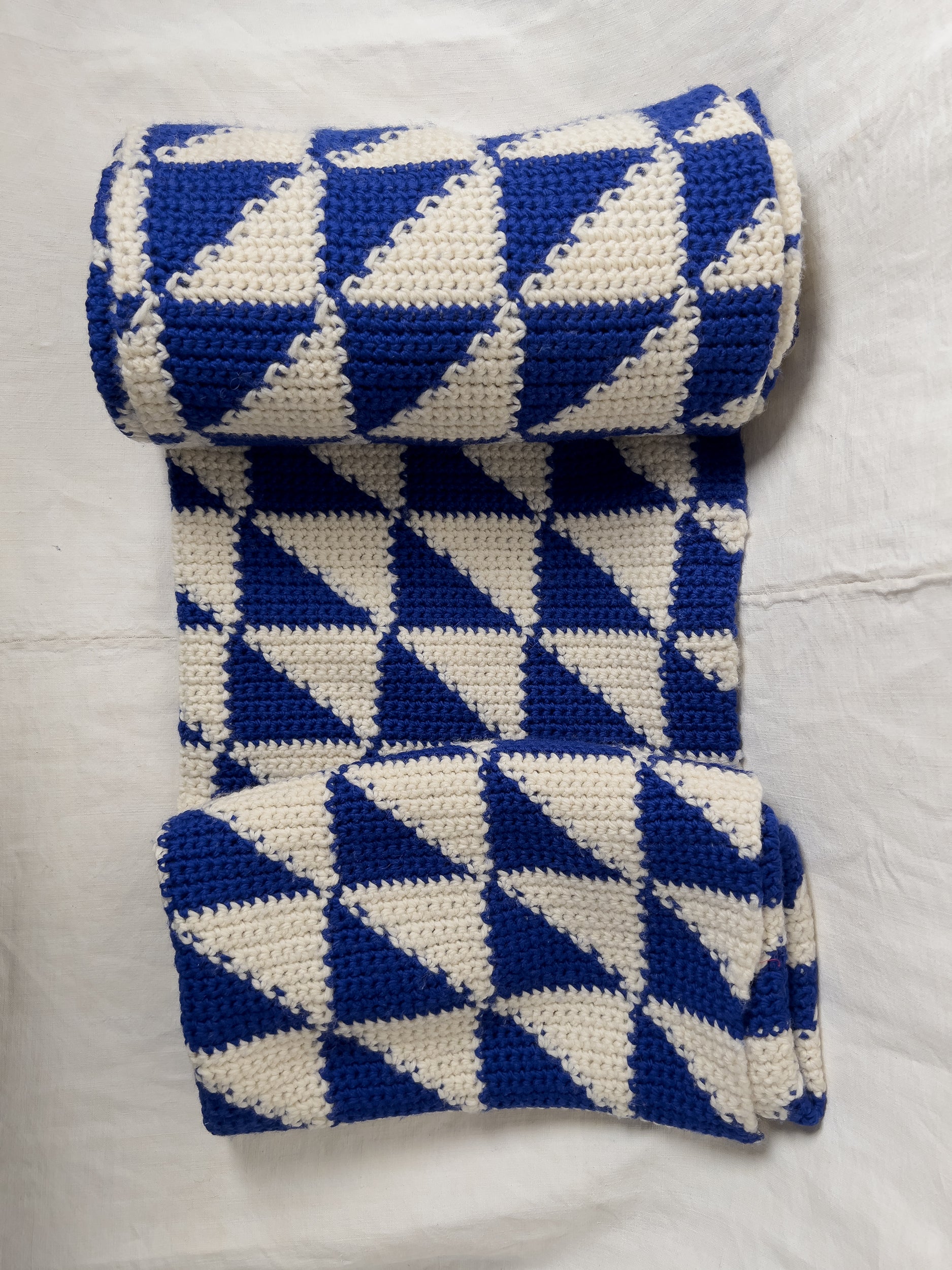 Ref. "TRIANGLE" blanket - 203 x 111 cm - hand crochet